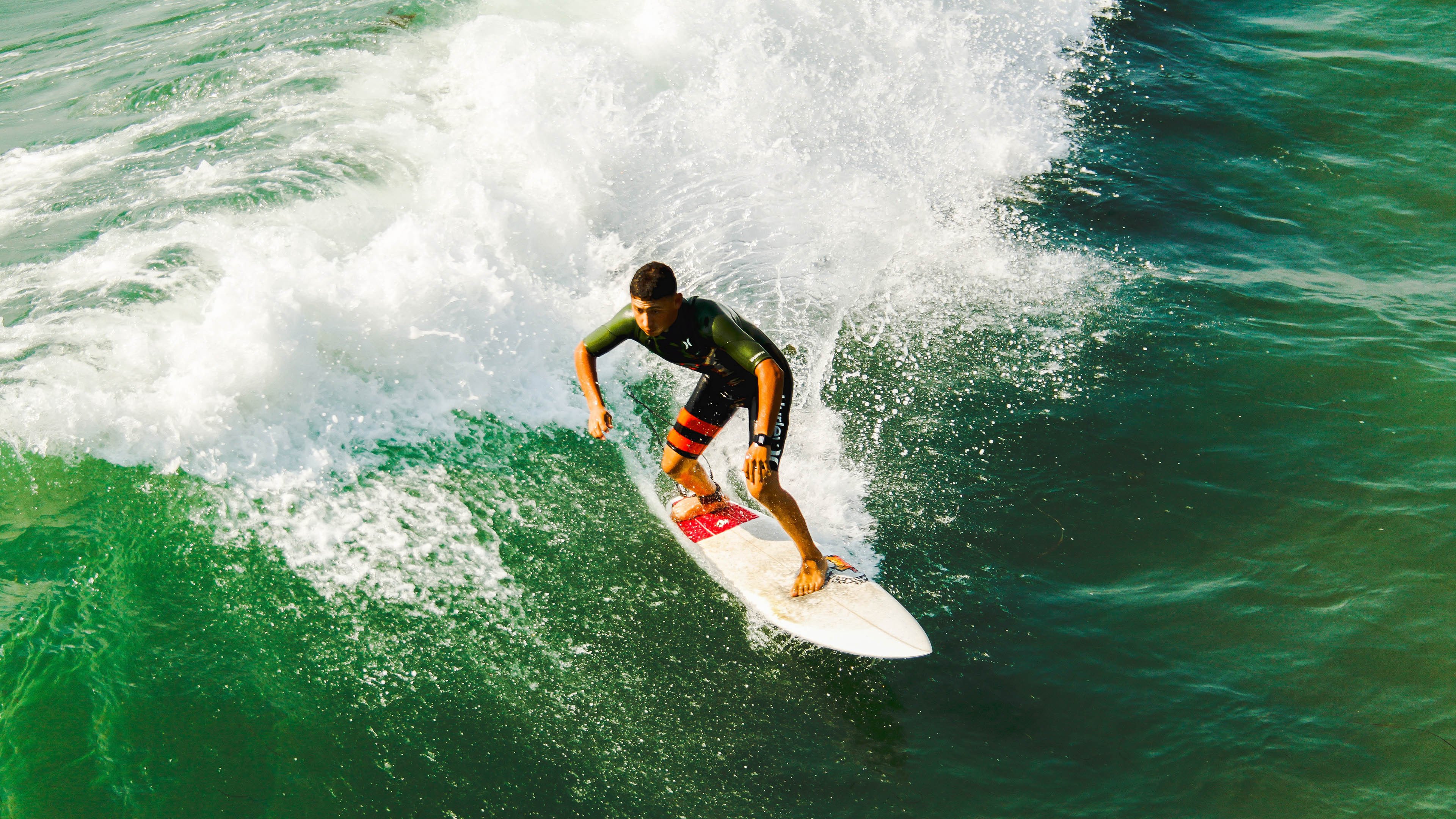 足球场上的搞笑段子：笑料不断！，足球的搞笑瞬间
