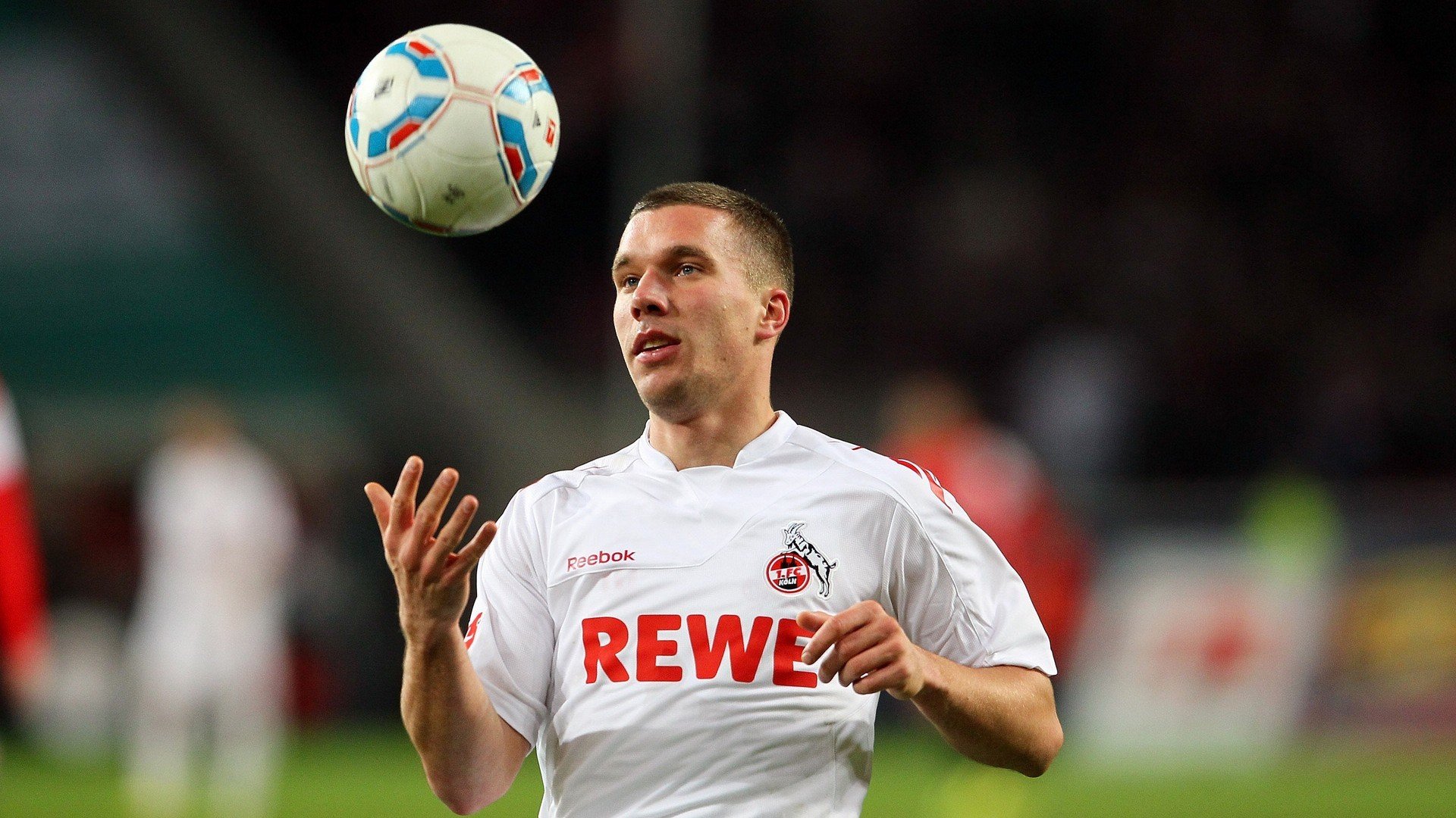 青少年篮球锦标赛：库里做客现场，现场投中长距离三分带动氛围！